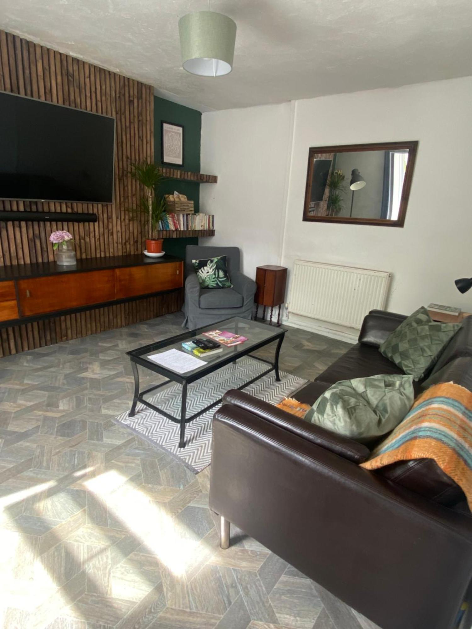 Mountain View Two Bedroom Llwynypia Экстерьер фото