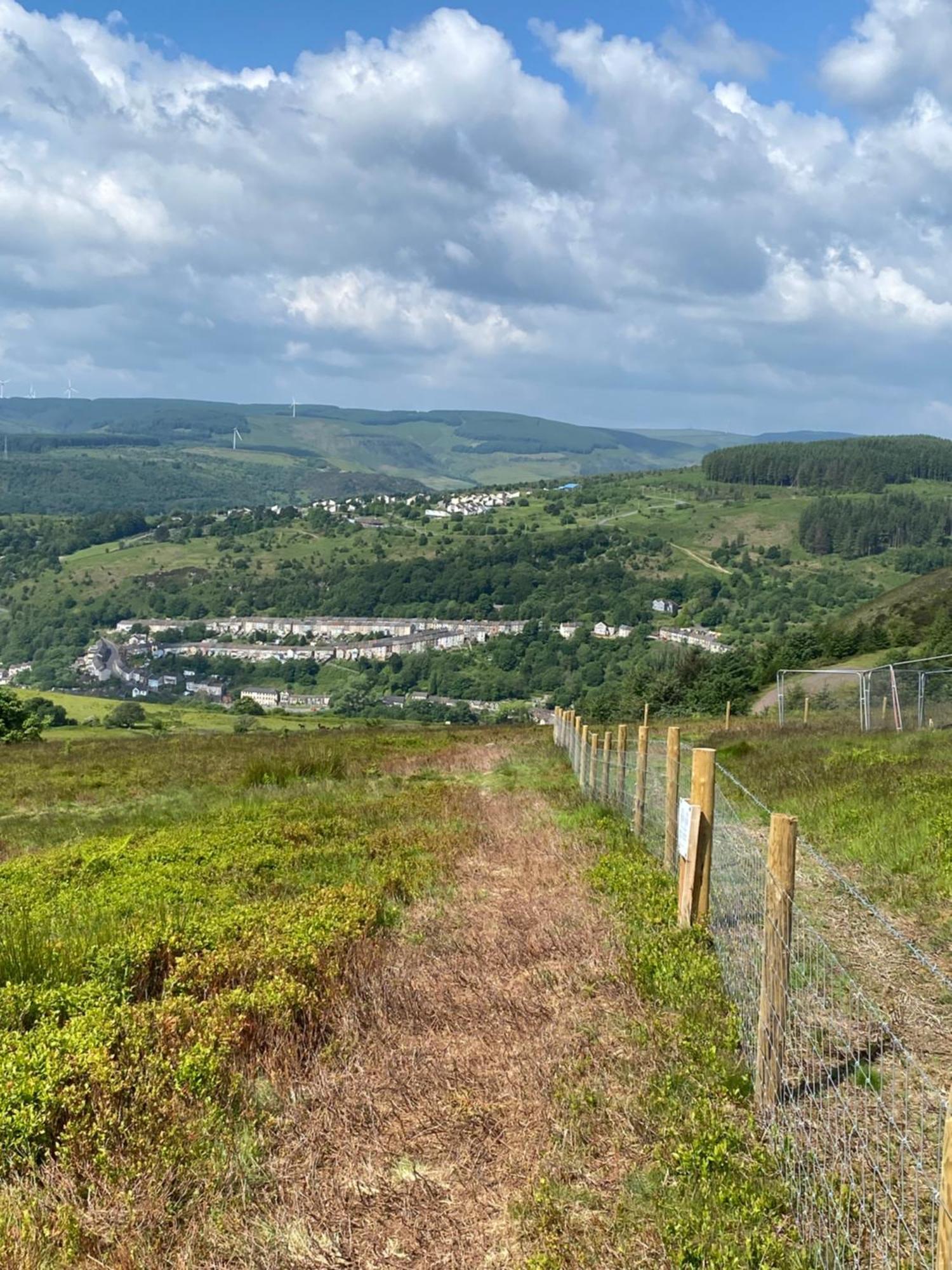 Mountain View Two Bedroom Llwynypia Экстерьер фото