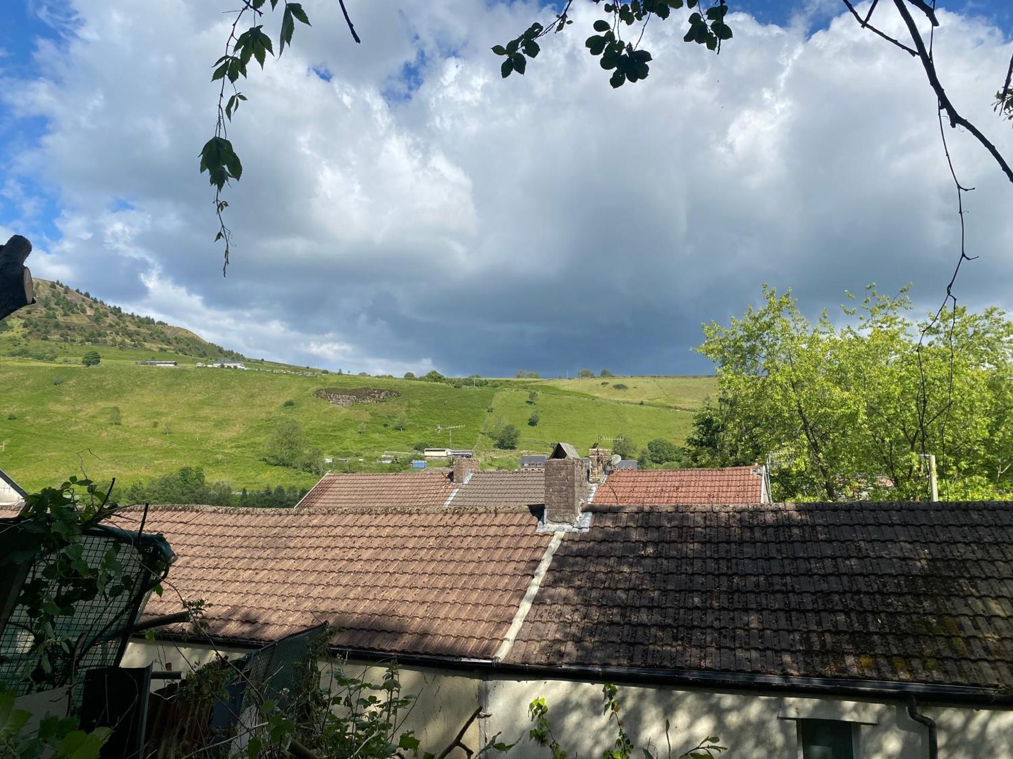 Mountain View Two Bedroom Llwynypia Экстерьер фото