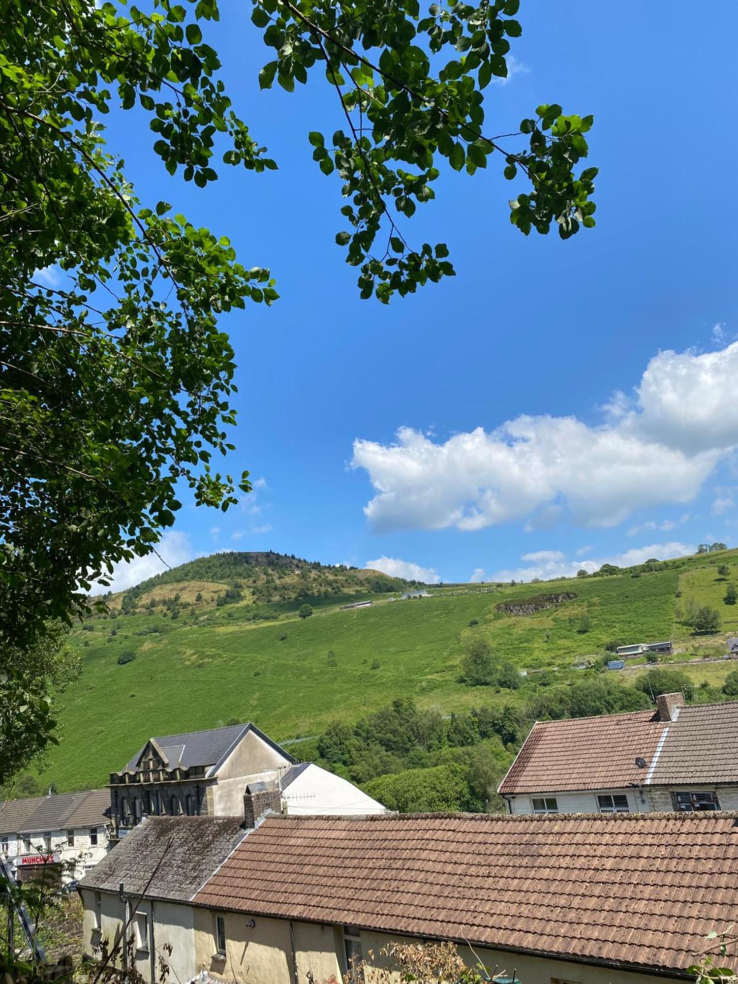 Mountain View Two Bedroom Llwynypia Экстерьер фото